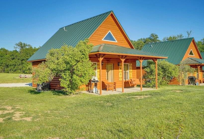 Lakefront Columbia Cabin W/ Porch & Shared Dock