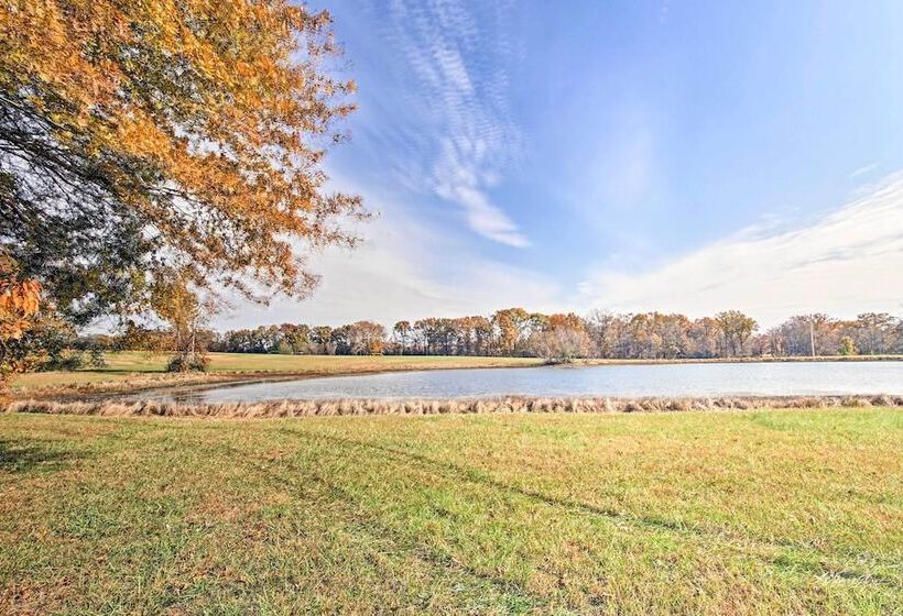 Lakefront Columbia Cabin W/ Porch & Shared Dock