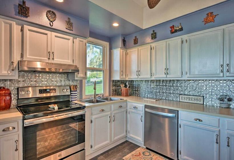 Lakefront Florida Retreat   Pool Table & Boat Dock