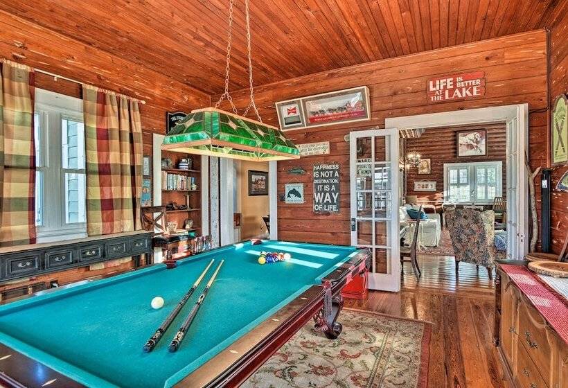 Lakefront Florida Retreat   Pool Table & Boat Dock