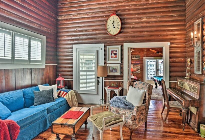 Lakefront Florida Retreat   Pool Table & Boat Dock