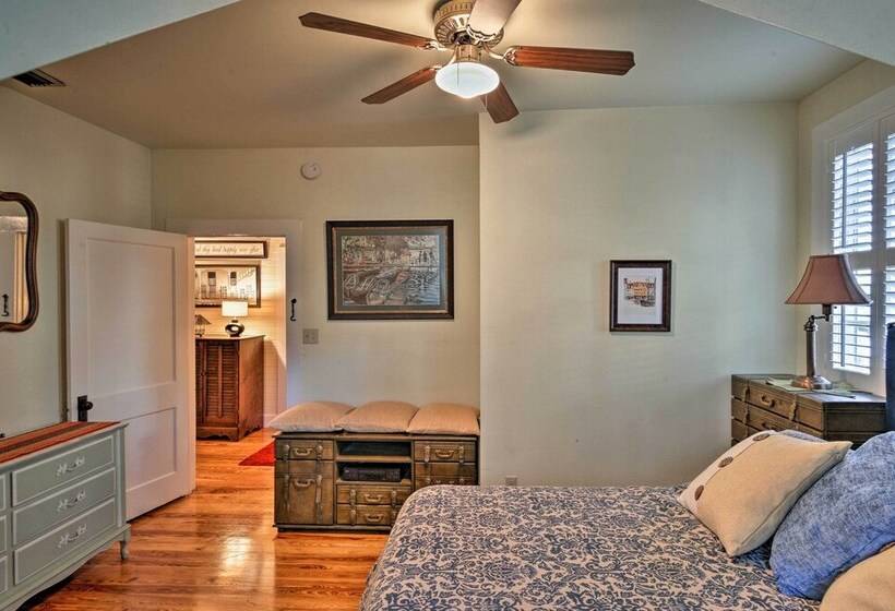 Lakefront Florida Retreat   Pool Table & Boat Dock