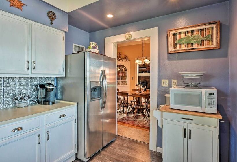 Lakefront Florida Retreat   Pool Table & Boat Dock