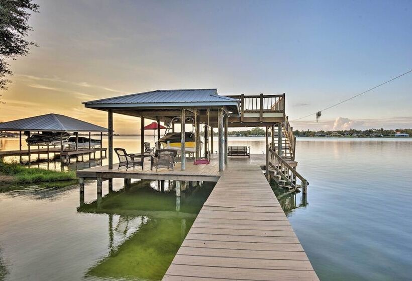 Lakefront Florida Retreat   Pool Table & Boat Dock