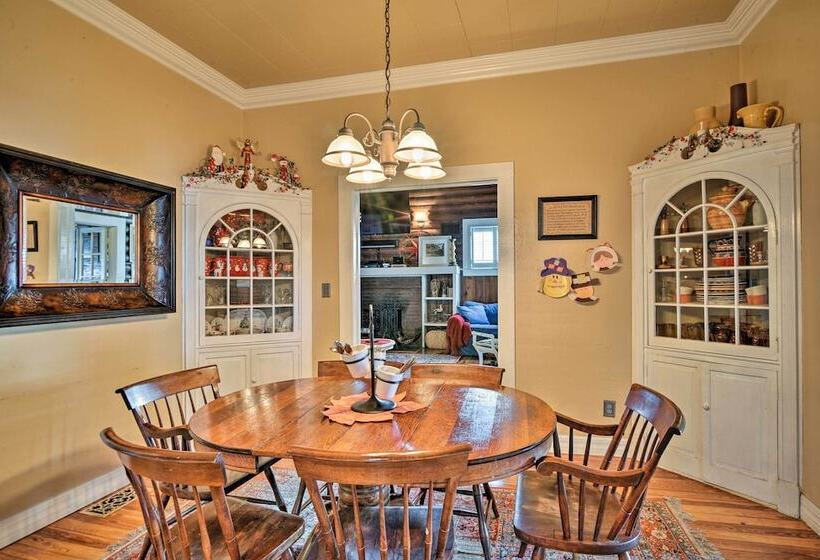 Lakefront Florida Retreat   Pool Table & Boat Dock