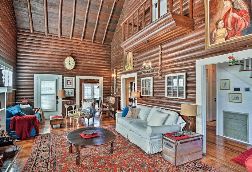 Lakefront Florida Retreat   Pool Table & Boat Dock