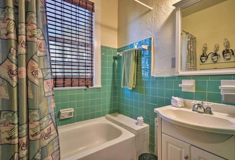 Lakefront Florida Retreat   Pool Table & Boat Dock