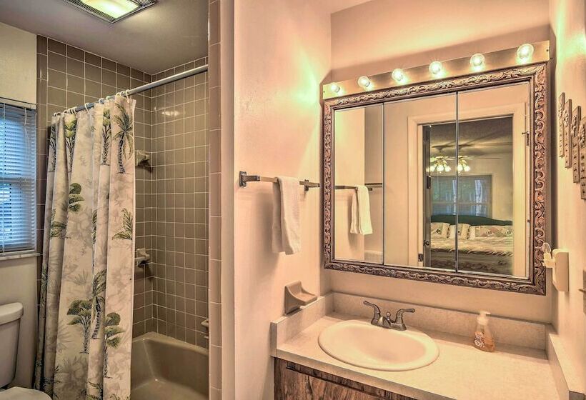 Lakefront Frostproof Vacation Rental W/ Beach!