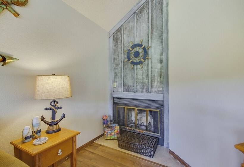 Lakefront Home In The Woods W/ Community Pool!