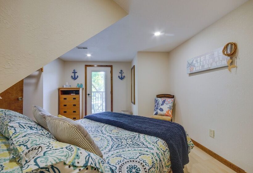 Lakefront Home In The Woods W/ Community Pool!