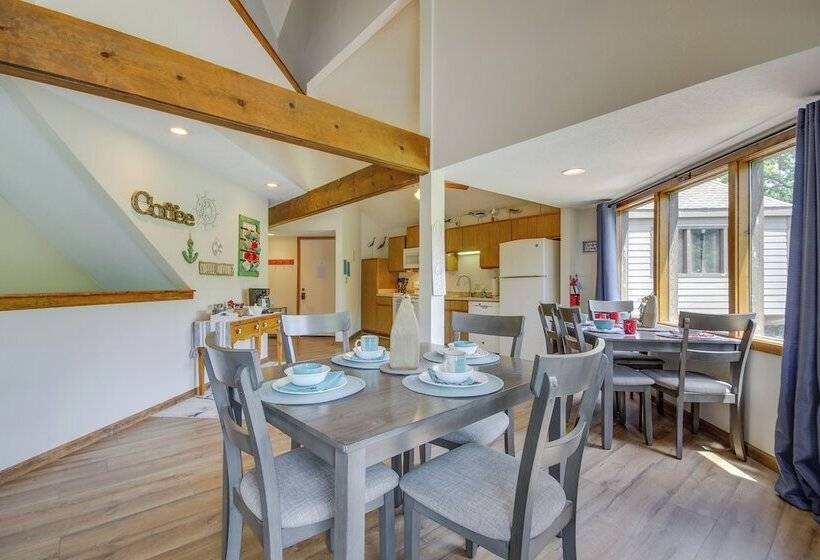 Lakefront Home In The Woods W/ Community Pool!