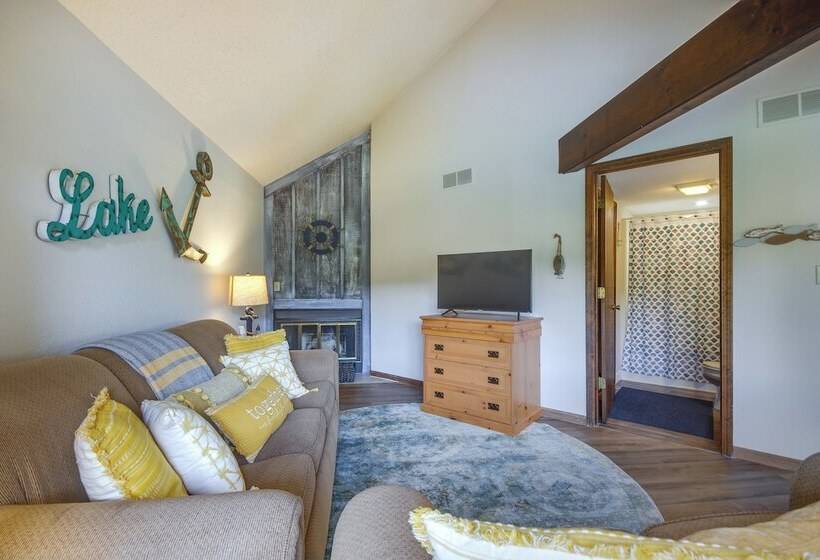 Lakefront Home In The Woods W/ Community Pool!