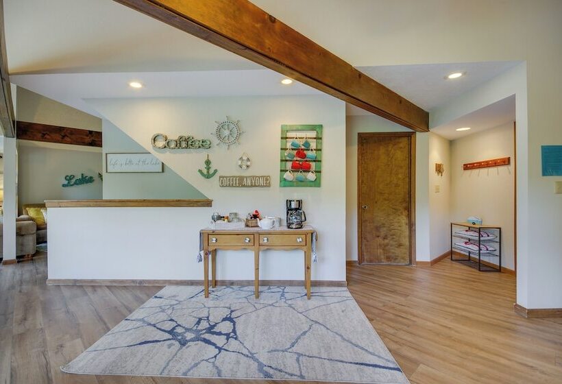 Lakefront Home In The Woods W/ Community Pool!