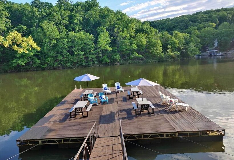 Lakefront Home In The Woods W/ Community Pool!