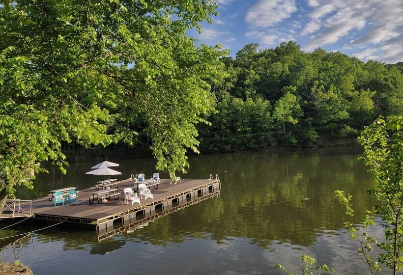 Lakefront Home In The Woods W/ Community Pool!