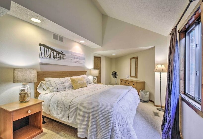 Lakefront Home In The Woods W/ Community Pool!