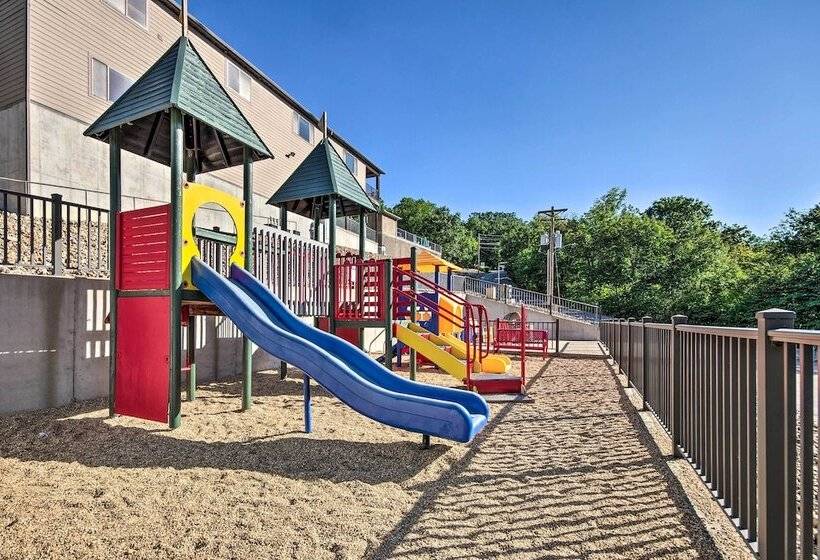 Lakefront Home In The Woods W/ Community Pool!