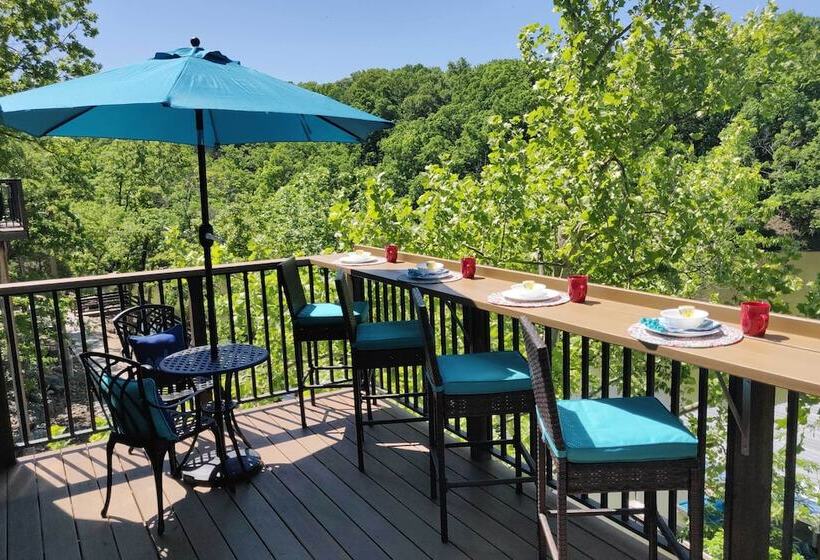 Lakefront Home In The Woods W/ Community Pool!