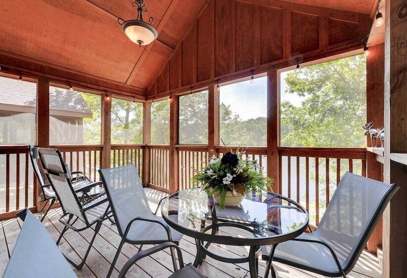 Lakefront Branson Cabin: 6 Mi To Branson Strip!