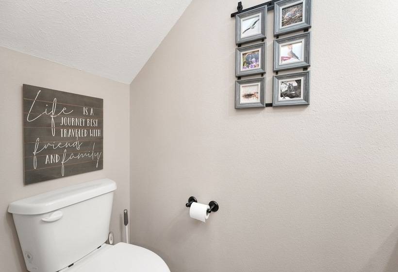 Lakefront Branson Cabin: 6 Mi To Branson Strip!