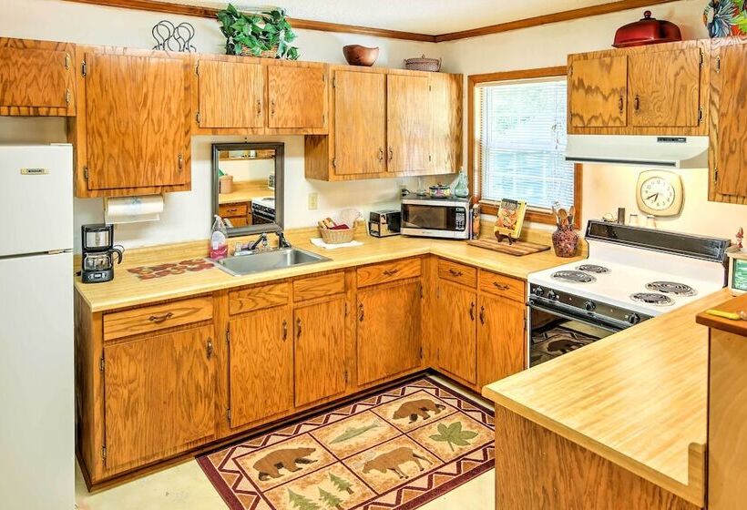 Mountain Rest Cottage W/ Gas Fireplace!