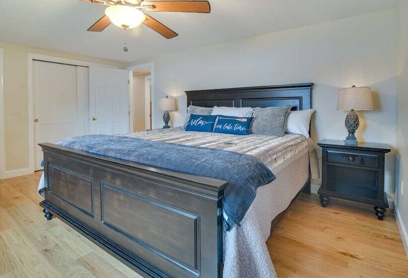 Lakefront Naples Retreat With Docks & Fire Pits!