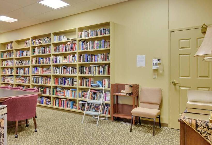 Deck, Dock & Resort Amenities: Home In Hot Springs