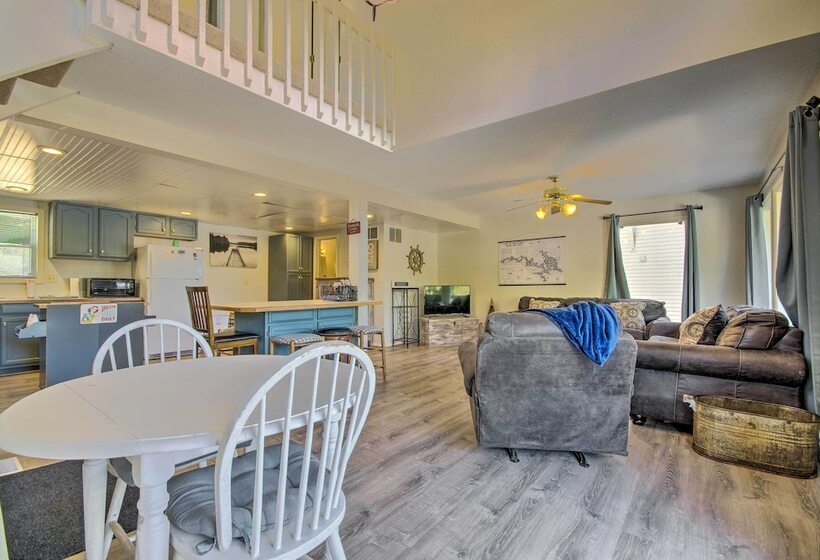 Lakefront Rocky Mount Home W/ Private Dock!