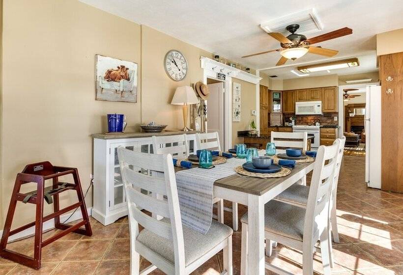 Lakefront Tavares Home W/ Deck, Patio & Dock!