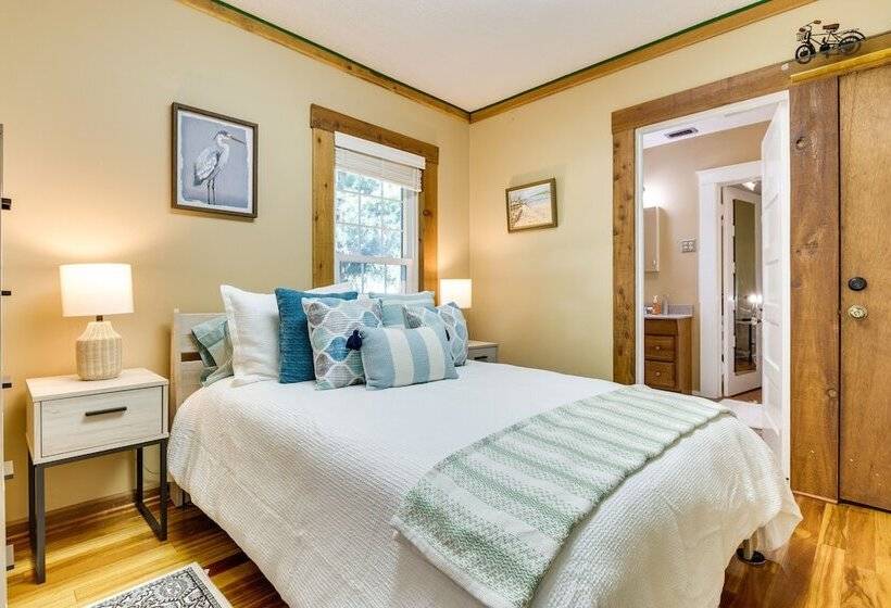 Lakefront Tavares Home W/ Deck, Patio & Dock!