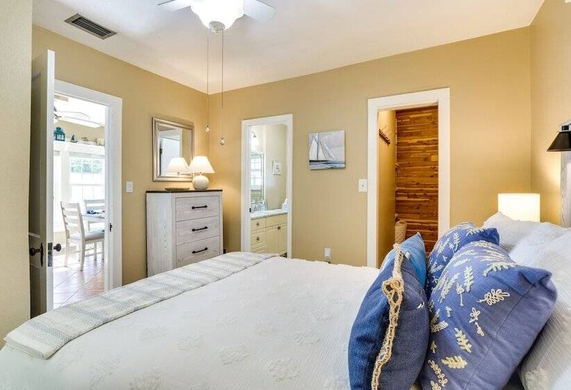 Lakefront Tavares Home W/ Deck, Patio & Dock!