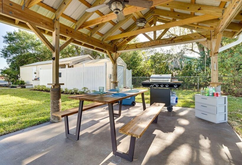 Lakefront Tavares Home W/ Deck, Patio & Dock!