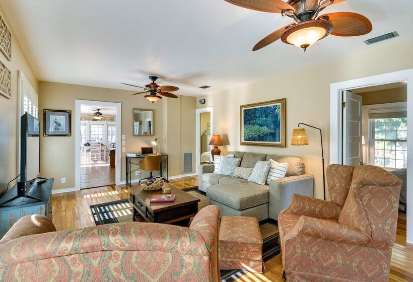 Lakefront Tavares Home W/ Deck, Patio & Dock!