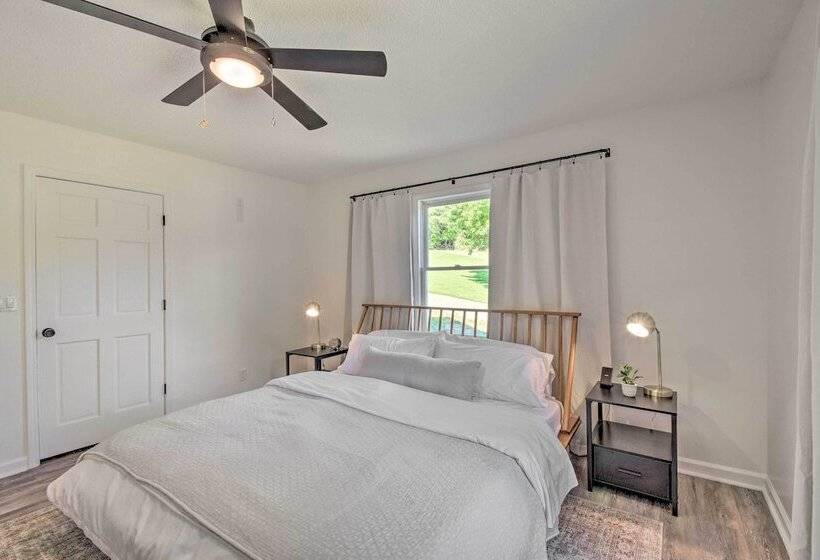 Lakefront Townville Gem W/ Boat Dock & Kayaks