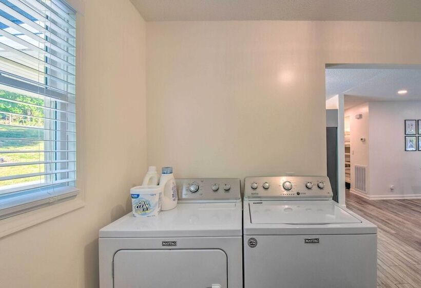 Lakefront Townville Gem W/ Boat Dock & Kayaks