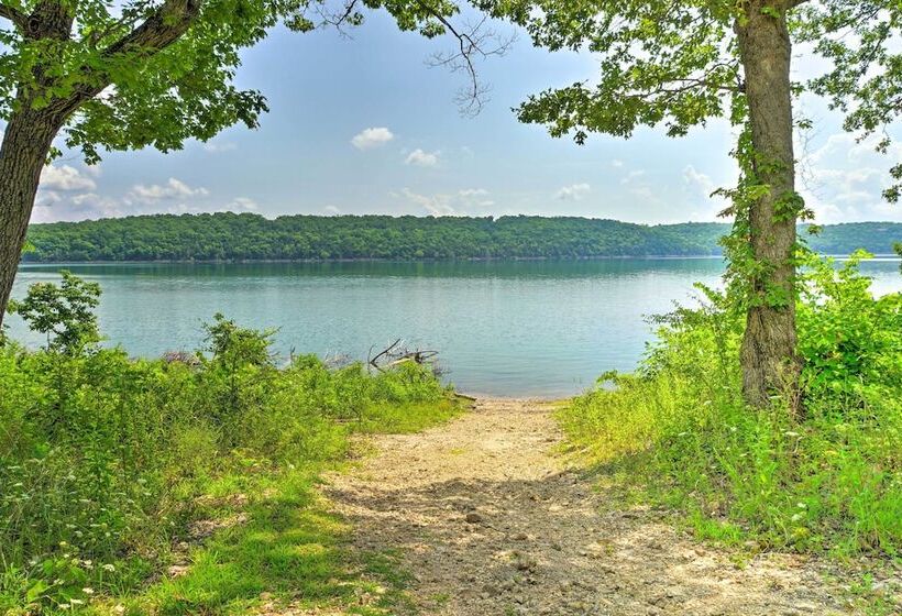 Waterfront Bull Shoals Lake Cabin W/ Deck + Views!