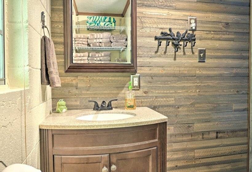 Waterfront Bull Shoals Lake Cabin W/ Deck + Views!