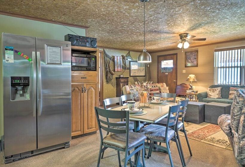 Waterfront Bull Shoals Lake Cabin W/ Deck + Views!