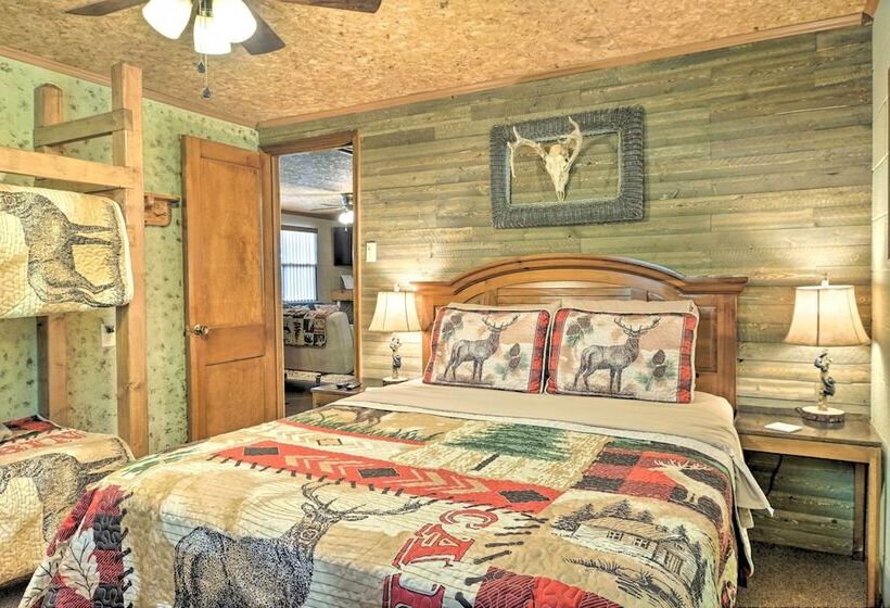 Waterfront Bull Shoals Lake Cabin W/ Deck + Views!