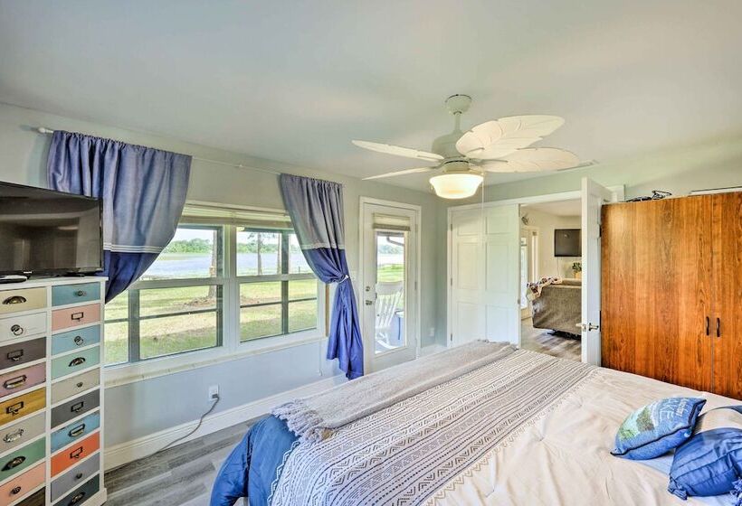 Lakeside Crescent City Cottage: Boat + Dock!