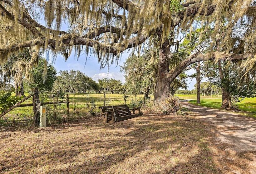 Lakeside Crescent City Cottage: Boat + Dock!