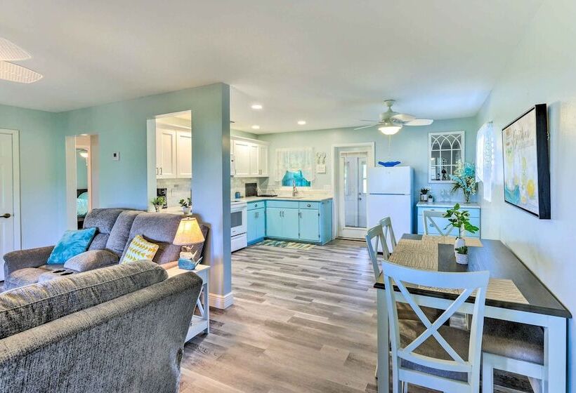 Lakeside Crescent City Cottage: Boat + Dock!