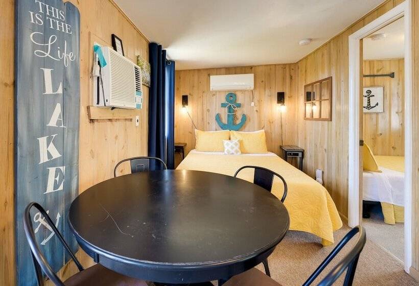 Lakeside Reeds Spring Home W/ Pool Access & Deck!