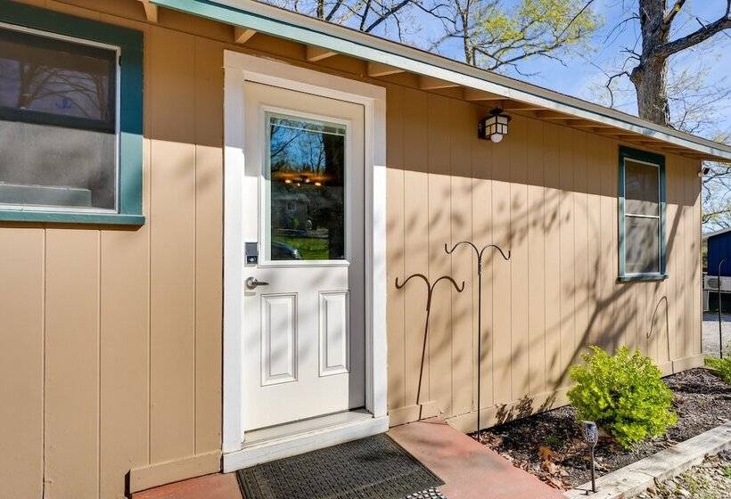 Lakeside Reeds Spring Home W/ Pool Access & Deck!