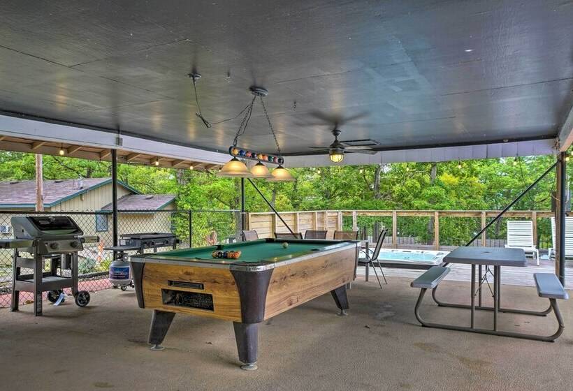 Lakeside Reeds Spring Home W/ Pool Access & Deck!