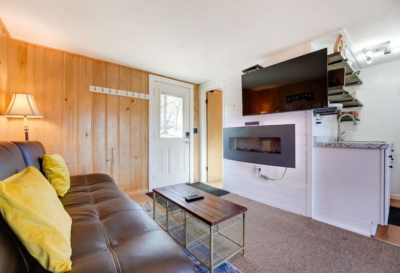 Lakeside Reeds Spring Home W/ Pool Access & Deck!