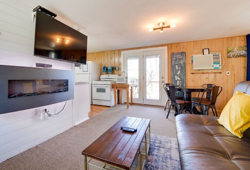 Lakeside Reeds Spring Home W/ Pool Access & Deck!