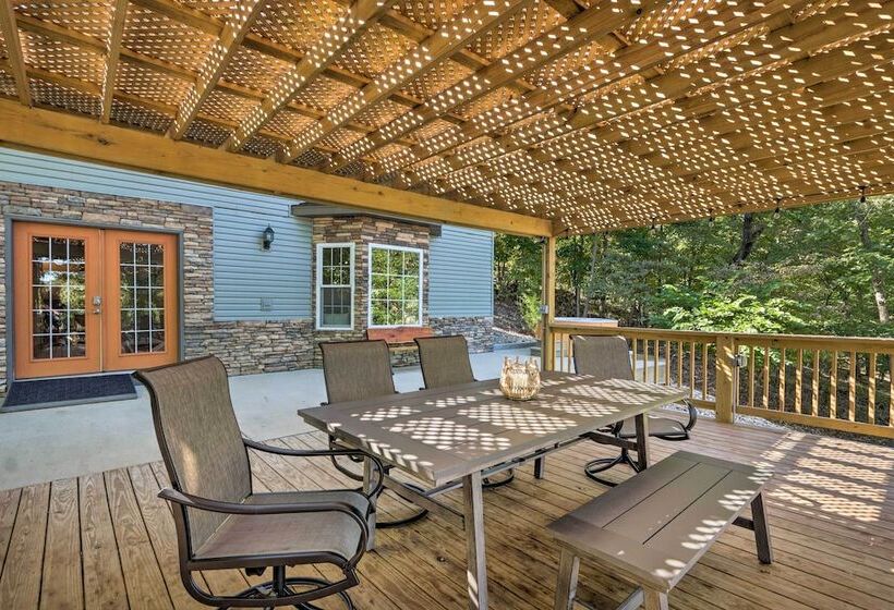 Dock & Jet Ski Slip: Lakeside Sunrise Beach Home!