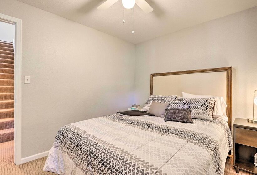 Dock & Jet Ski Slip: Lakeside Sunrise Beach Home!