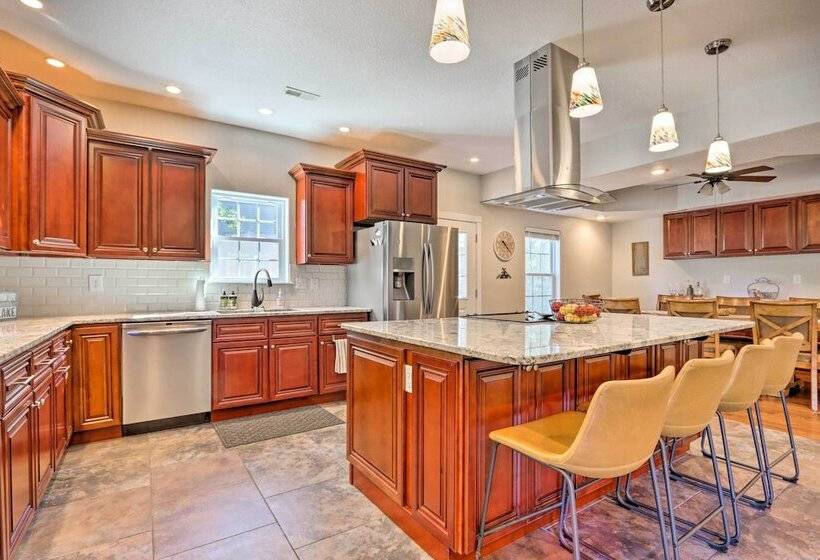 Dock & Jet Ski Slip: Lakeside Sunrise Beach Home!